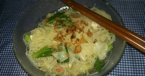 Kemudian masak kuah dengan tumisan bumbu dan bahan isian yang bisa disesuaikan selera. Resep Bihun Kuah Pedas oleh Dewi Setyawati - Cookpad