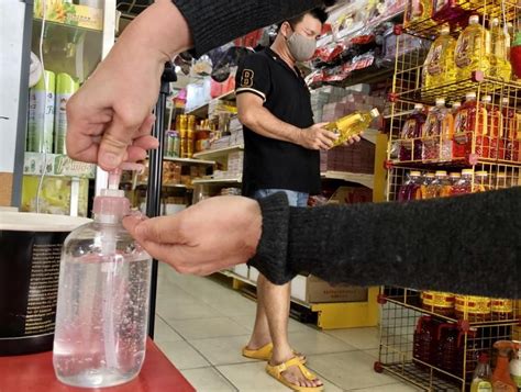 Kredit motor adalah kredit atau fasilitas pinjaman yang bertujuan untuk membiayai pembelian motor di mana sumber pembayaran kreditnya berasal dari pendapatan pemohon yang dapat diajukan baik secara perorangan maupun instansi, dengan maksimum pembiayaan hingga jumlah tertentu beserta. Jika boleh dilihat dengan mata kasar memang ngeri... wang ...