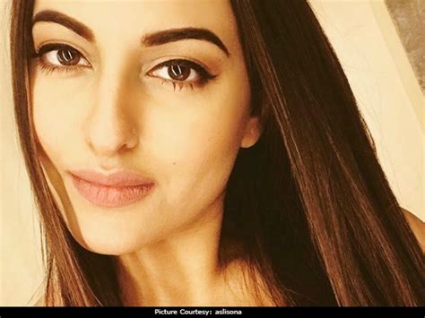Sonakshi Sinha Will Perform At Justin Biebers Purpose Tour In India