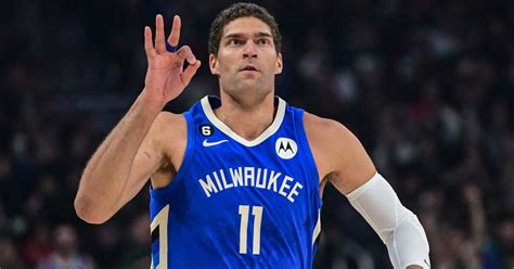 Brook Lopez Milwaukee Bucks Agree To Two Year 48 Million Contract