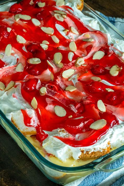 Spoon pudding over cáke ánd spreád evenly. Heaven On Earth Cake - 12 Tomatoes | Earth cake, Dessert ...