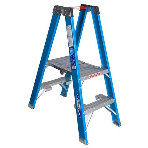 Werner 2 Ft Fiberglass Platform Step Ladder With 250 Lb Load Capacity