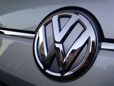 Voltswagen Logo Volkswagen Emissions Recall To Begin In January 2016