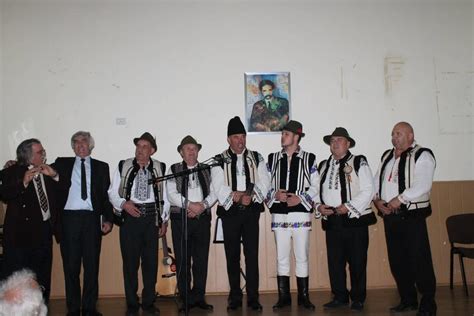 Membrii Cenaclului Literar „nicolae Labiș” Au Sărbătorit Primul An De