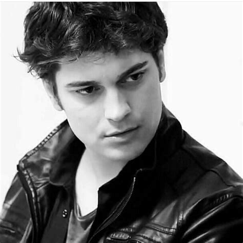Pin By Tamy R On Celebrities Actors A Atay Ulusoy Celebrities
