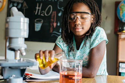 4 Organizations Who Want To Get More Girls In Stem