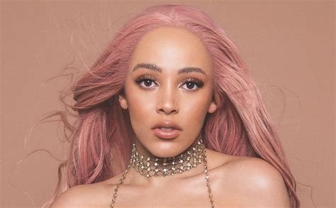 Born in los angeles, she signed a recording contract with rca records in 2014, subsequently releasing her debut extended play, purrr!, and a series of singles, includ. Doja Cat - Wiki, Height, Weight, Net worth, Family ...
