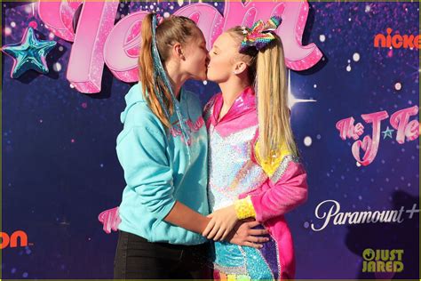Photo Jojo Siwa Kisses Kylie Prew J Team Premiere Photo