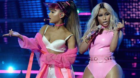 Ariana Grande Nicki Minaj Perform Side To Side Bring Seductive
