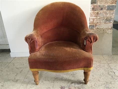 Maybe you would like to learn more about one of these? Petit FAUTEUIL Crapaud Velours VINTAGE - BrocNshop