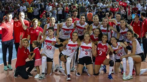 Jun 25, 2021 · a milli kadın voleybol takımı kaptanı eda erdem dündar da, cumhurbaşkanı recep tayyip erdoğan'a türk voleyboluna her daim vermiş olduğu destekten dolayı teşekkür etti. A Milli Kadın Voleybol Takımı yarı finalde