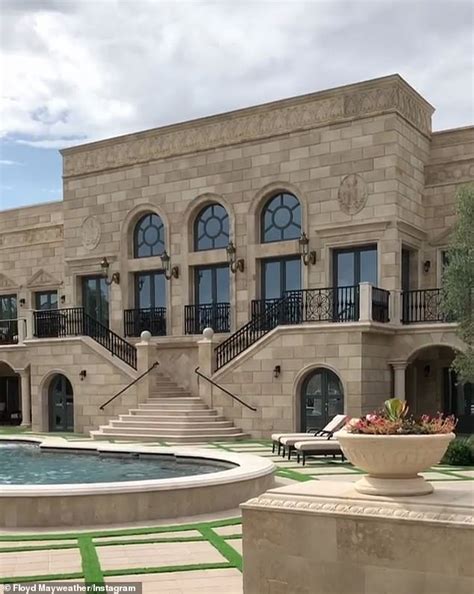 America's richest athlete has an estimated net worth of $115 million, boxing superstar floyd mayweather, jr. Floyd Mayweather shows off his enormous new home | Daily Mail Online