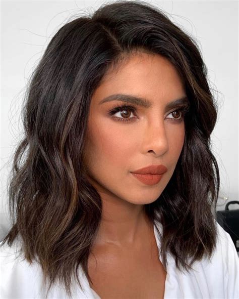 25 Must Try Medium Length Layered Haircuts For 2021 In 2021 Shoulder