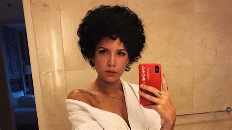 Watch Access Hollywood Interview Halsey Shows Off Her Natural Hair In