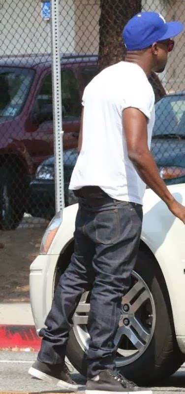 Celeb Saggers Kanye West Sagging With His Ass Out