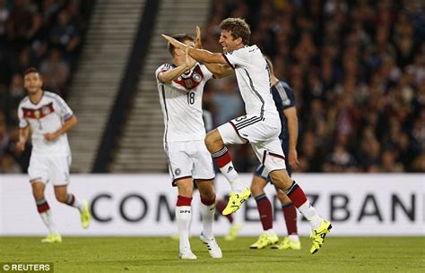 Bayern legend is showing why he's so remarkable in ucl. Bayern Munich stars Thomas Muller, Mario Gotze, Manuel ...