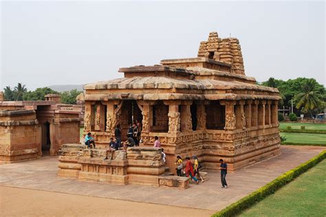 10 Must Visit Temples In Karnataka To Experience The Devine Power In You
