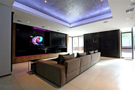 10 Man Caves With Huge Flat Screen Tvs