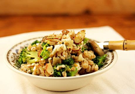 Sep 13, 2019 · the broccoli is accessorized with bell pepper, mushrooms, garlic and ginger, and an incredibly savory sauce. The Perfect Pantry®: Recipe for farro with mushrooms, broccoli, almonds and feta {vegetarian}