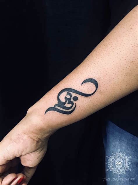 Ohm mani pahdme hum by =pyrogina on deviantart. Tattoo - Leo zodiac sign and ohm combined | Om tattoo ...