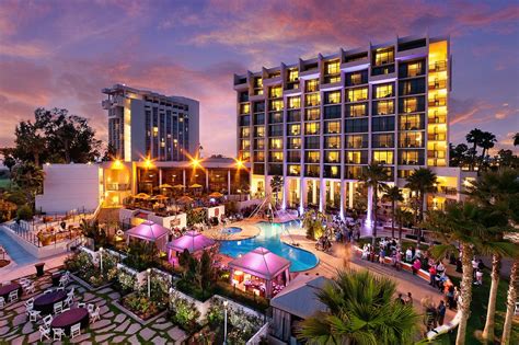 Newport dunes is newport beach's largest luxury waterfront beach resort in orange county. Newport Beach Marriott Hotel and Spa, Wedding Ceremony ...