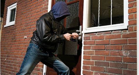 Consejos para evitar ser víctima de robo en tu hogar Mujer Ojo