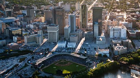 Downtown Winnipeg: Winnipeg, Manitoba - Live Work Learn Play