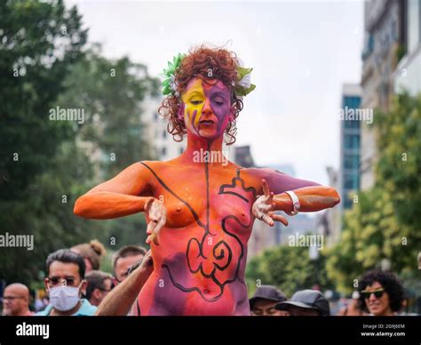 Bodypainting Nyc Hi Res Stock Photography And Images Alamy