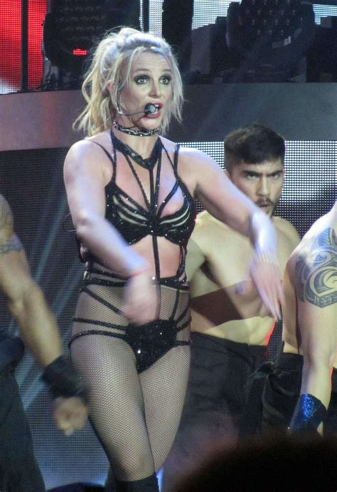 Britney Spears Performs At Her World Tour In London 07 Gotceleb