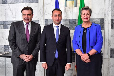 May 26, 2021 · l'europa pontifica, chiacchiera, promette, ma sulla questione migranti non fa altro. Incontro del Ministro Di Maio con Vice Presidente della ...