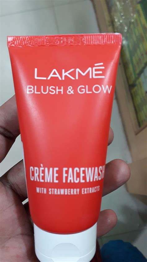 Lakme Blush And Glow Strawberry Creme Face Wash Reviews Price Benefits