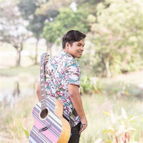 I do not own the music, all rights belong to aizat amdan. AIZAT AMDAN PEMBUKA TIRAI KONSERT JASON MRAZ