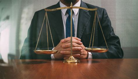 Cómo ser un buen abogado Consejos y cualidades clave