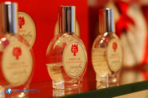 Many tried to recreate the perfume, but results appeared to be too far from the original. Die Geburtsstätte des Eau de Cologne - Das Farina-Haus