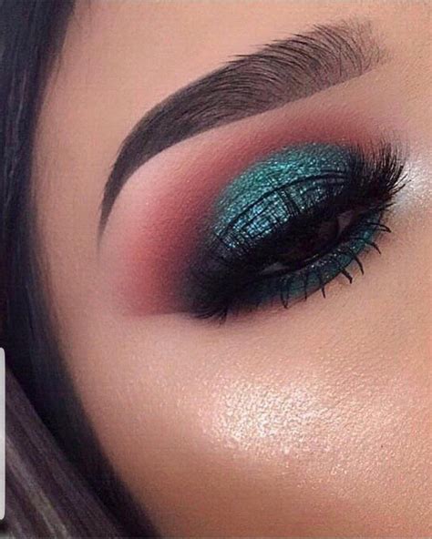 Pin By Rosa Perez On Makeup Makeup Glitter Makeup Makeup Artist