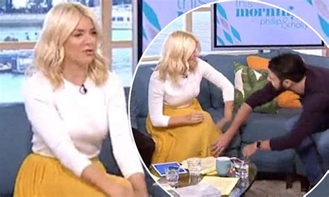 Holly Willoughby Squeals As Rylan Lifts Up Her Skirt Daily Mail Online
