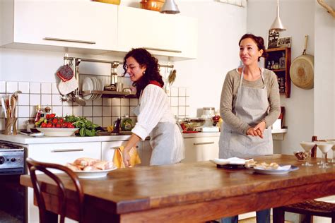 Две женщины на одной кухне Seasons