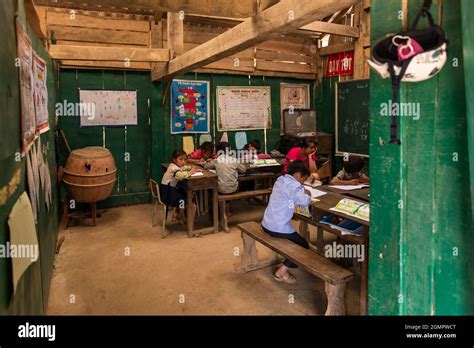 Sapa Vietnam April 14 2016 Vietnamese School Children In The