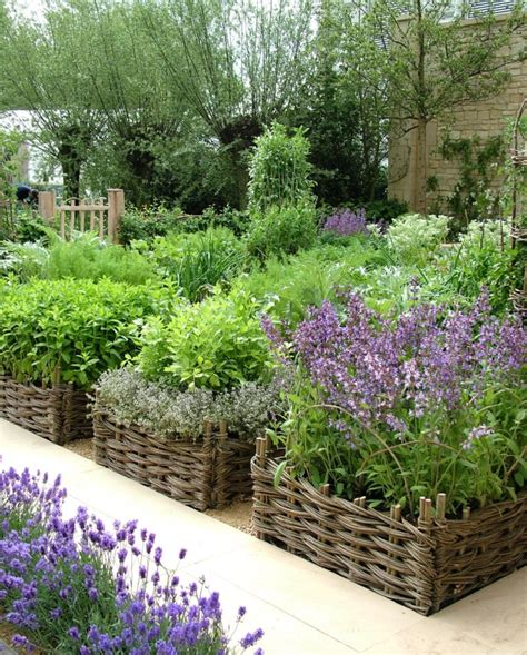 Infuse your garden with your personality and make good use of your old crockery by laying it along the edge of your flowering beds. Make your garden work for you: Invent your own plot ...