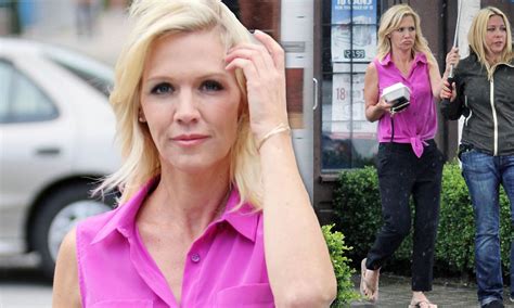 Jennie Garth Looks Incredible On Film Set Daily Mail Online