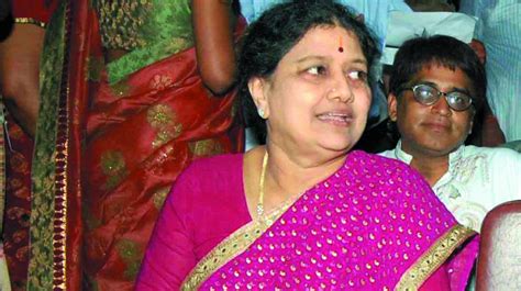 3 Tn Ministers Want Cm To Make Way For Sasikala Natarajan