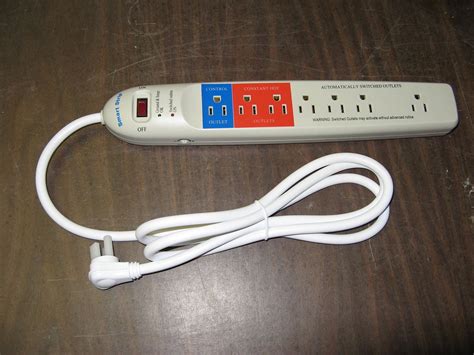Smart power strip | The red outlets are always hot. Use of ...