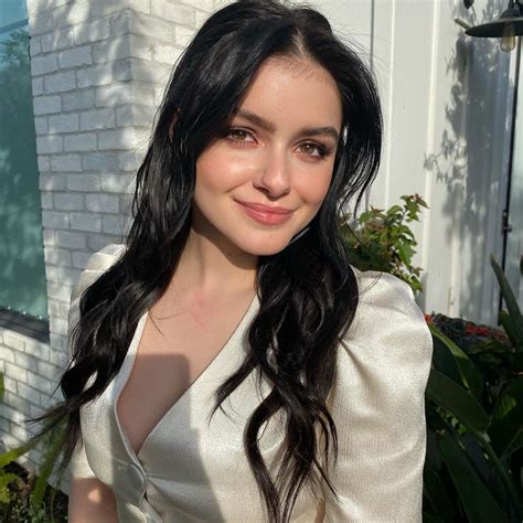 Ariel Winter Goes From Silly To Sexy During Impromptu Photo Shoot