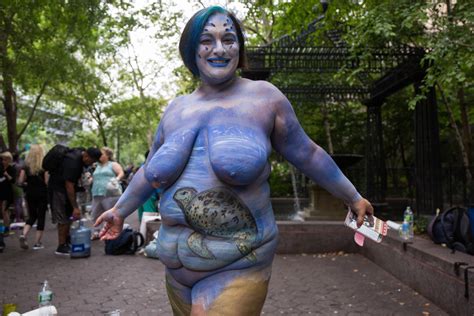 Nsfw Photos Totally Naked People Got Painted In Midtown Nyc