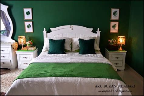 Nak menghias bilik tidur yang kecil agak mencabar kalau ruang pun terhad. aku bukan bidadari: Bilik tidur :: kod cat emerald green