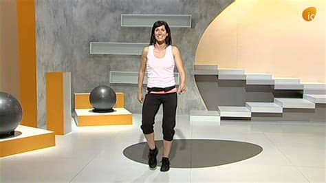 Tan solo 7 minutos de ejercicio aeróbico y de fuerza. GIMNASIA PARA MAYORES - Ejercicios para hacer en casa ...