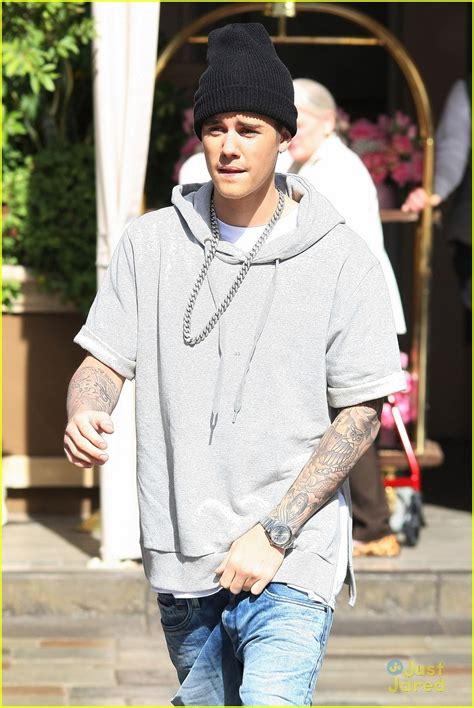 justin bieber was caught lookin fly while shopping photo 674297 photo gallery just jared jr