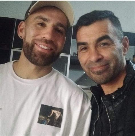 Nicolás Otamendi volvió al humilde barrio de Tigre dónde aprendió a