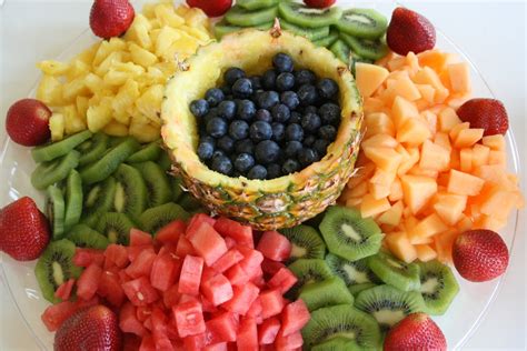 14 Fresh And Creative Fruit And Veggie Tray Decorating Ideas