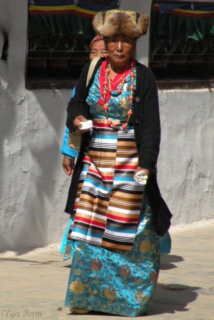 traditional fashion traditional dresses tibet nepal people asian dressing nepal culture